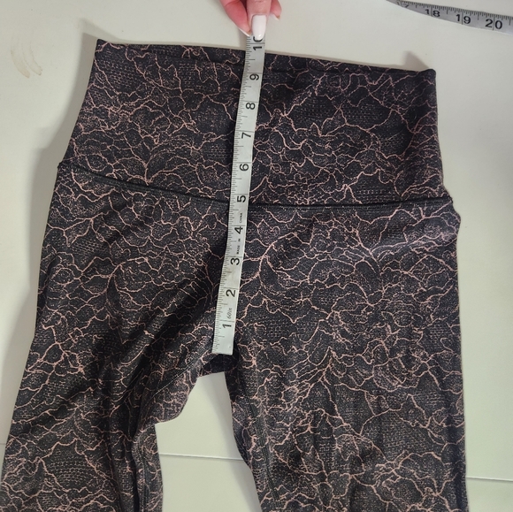Lululemon Align Cropped Leggings Lace Pattern Size 4 - Picture 6 of 7